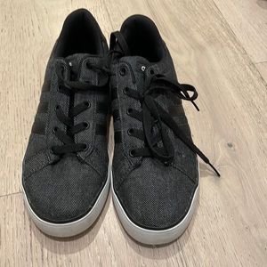 Euc Boys Adidas Sz 5.5y black/charcoal gray. Worn once